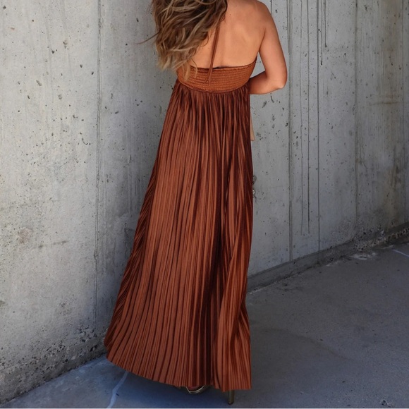 Vici Dress - Picture 2 of 3